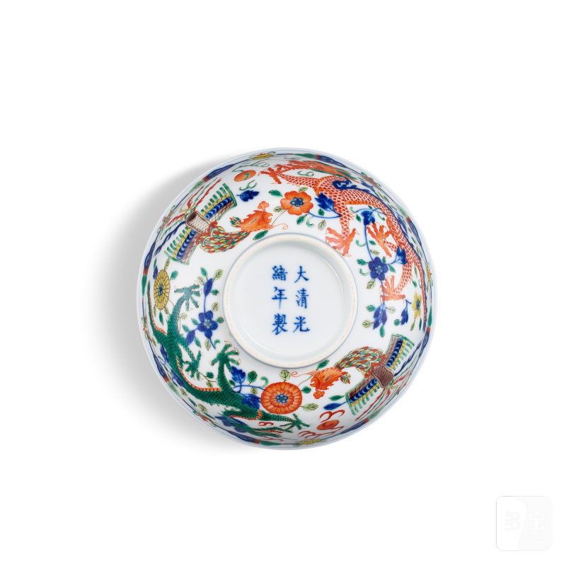 A famille-verte 'dragon and phoenix' bowl, Mark and period of Guangxu | 清光緒 五彩龍鳳呈祥紋盌 《大清光緒年製》款 - 图4